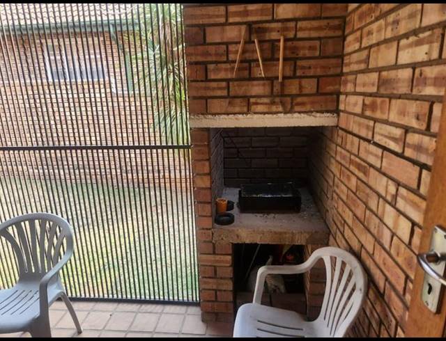 3 BEDROOM TOWNHOUSE FOR SALE IN CASTLEVIEW